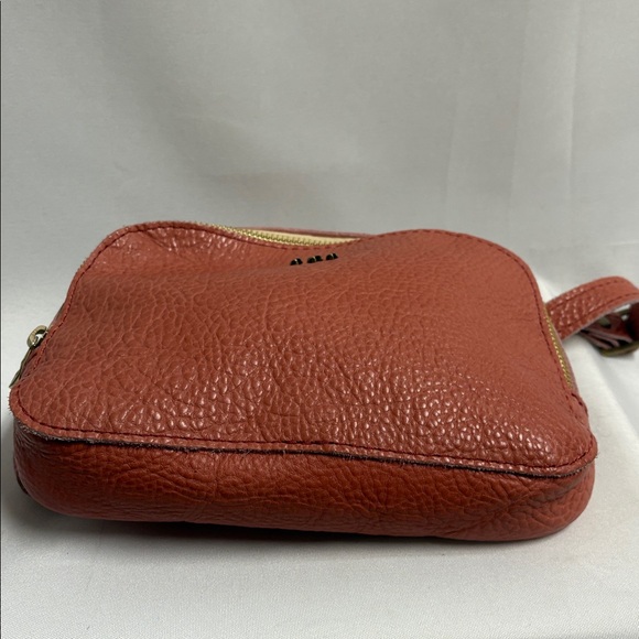 Portland Leather Scarlet Sling Bag Pebbled Leather Watermelon Pink Discontinued - Picture 5 of 7